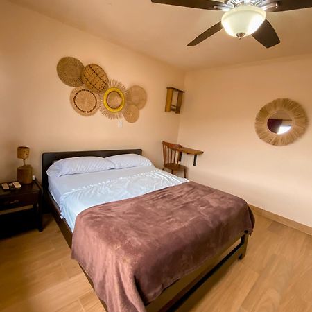 La Rosa Nautica Hostel Гуадуас Екстериор снимка