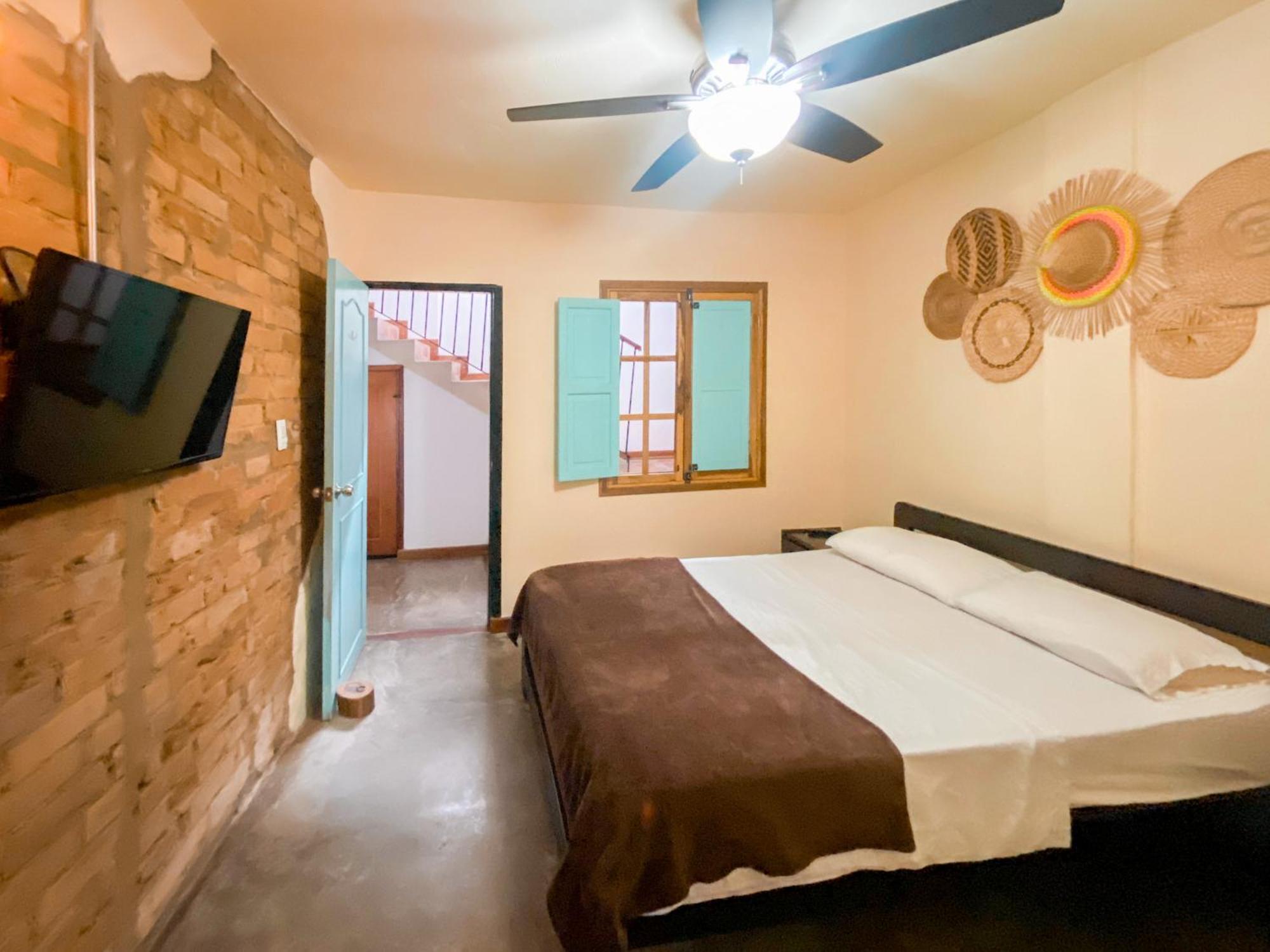 La Rosa Nautica Hostel Гуадуас Екстериор снимка