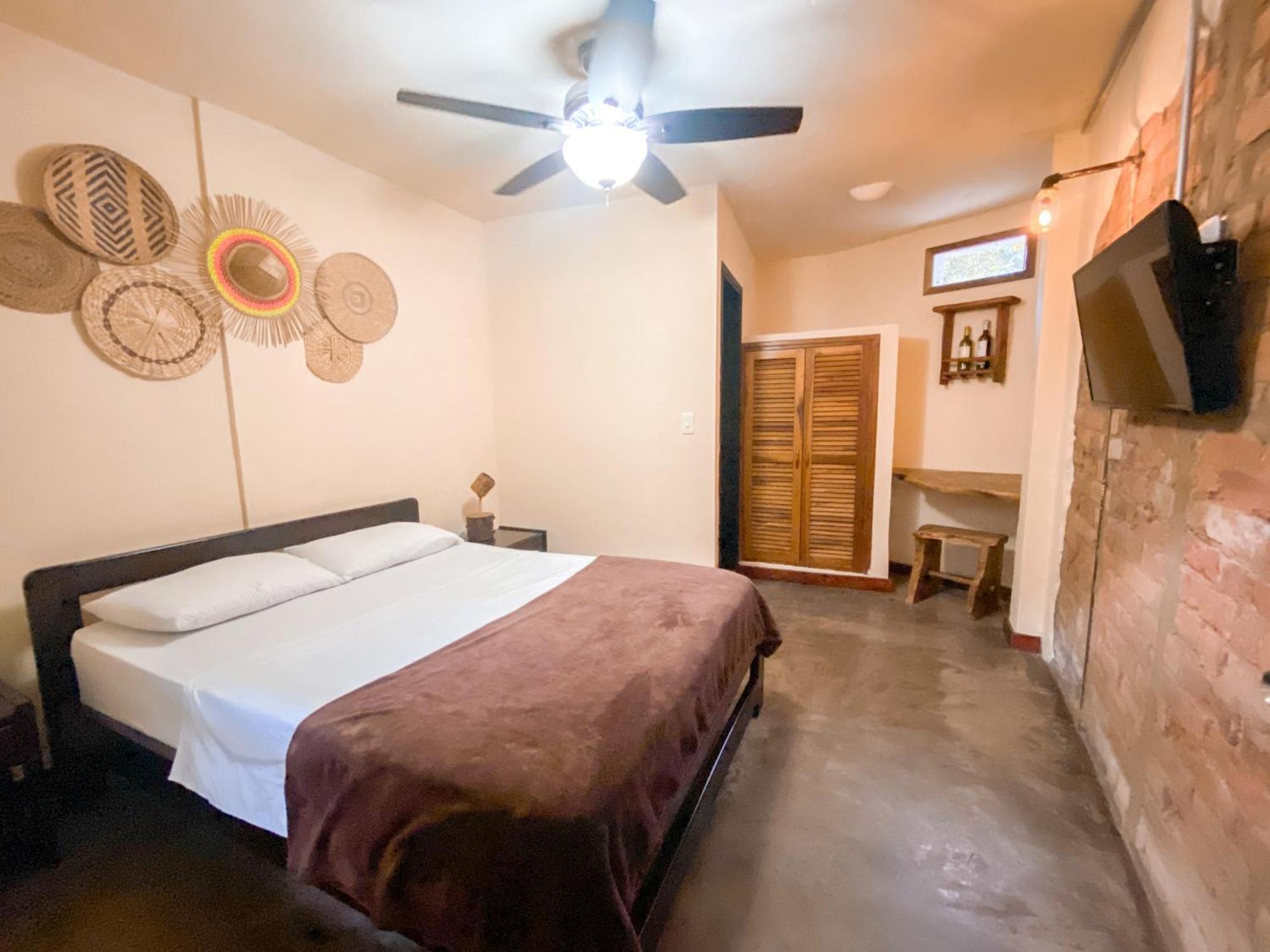 La Rosa Nautica Hostel Гуадуас Екстериор снимка