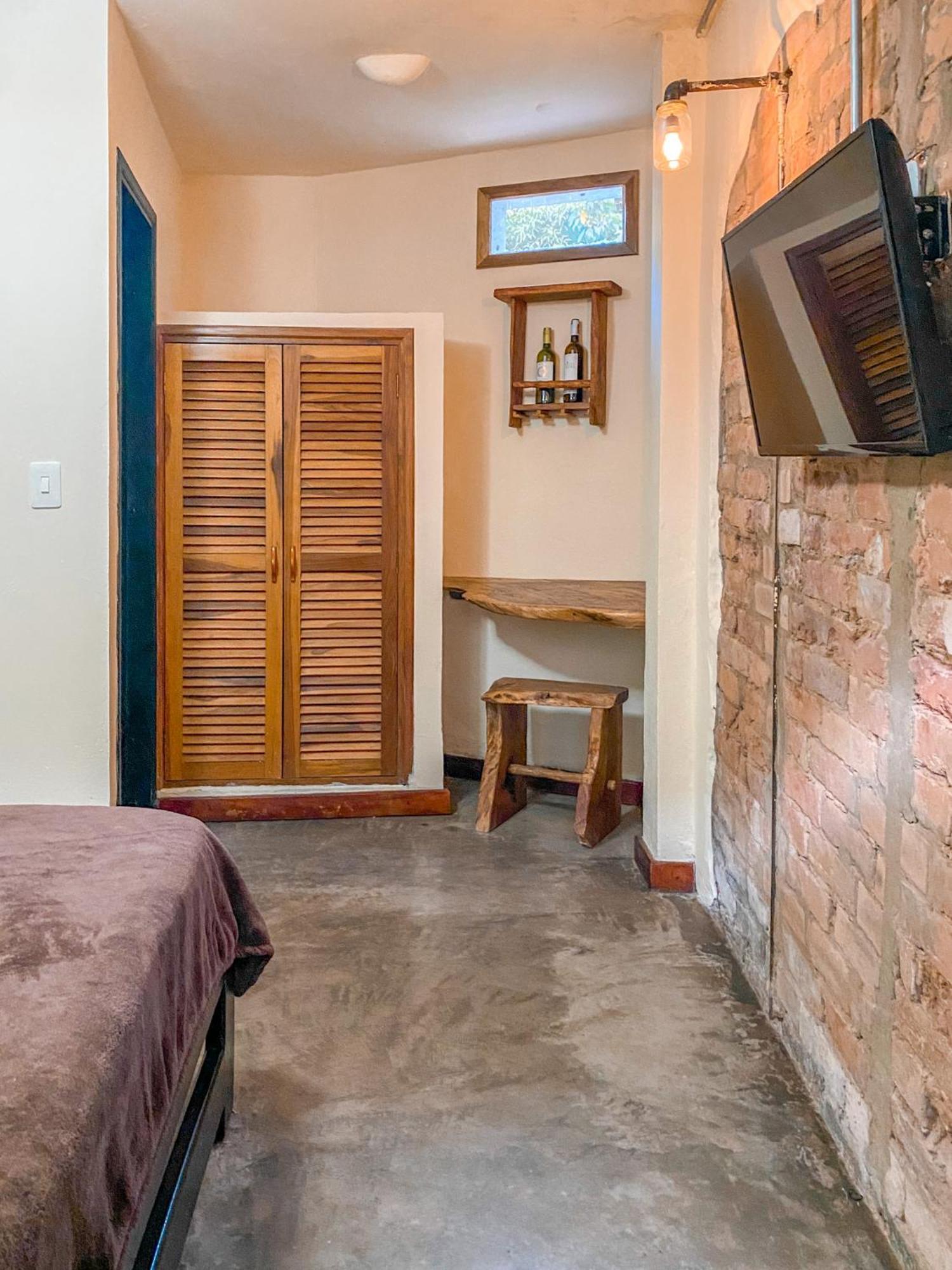 La Rosa Nautica Hostel Гуадуас Екстериор снимка
