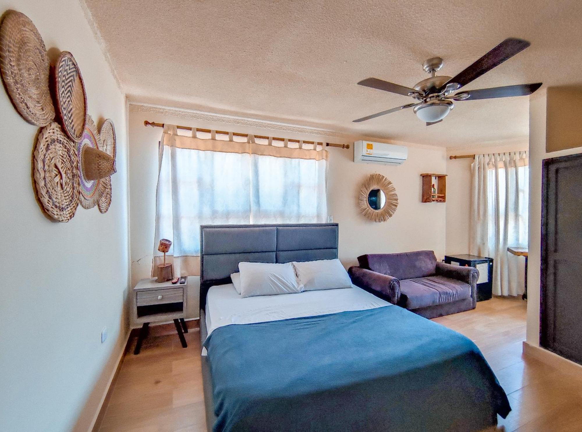 La Rosa Nautica Hostel Гуадуас Екстериор снимка