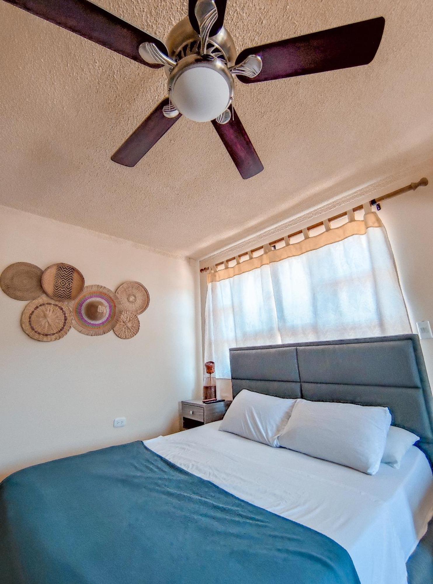 La Rosa Nautica Hostel Гуадуас Екстериор снимка