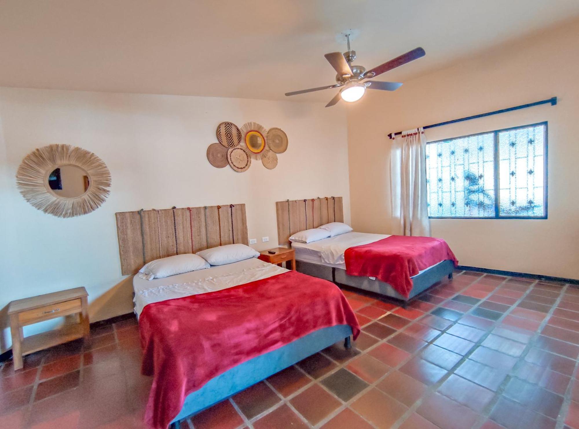 La Rosa Nautica Hostel Гуадуас Екстериор снимка